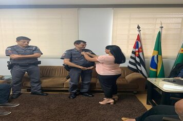 Foto - Câmara homenageia Capitão Franco e recebe novo comandante da Companhia de Polícia Militar de Caçapava Capitão Mendes