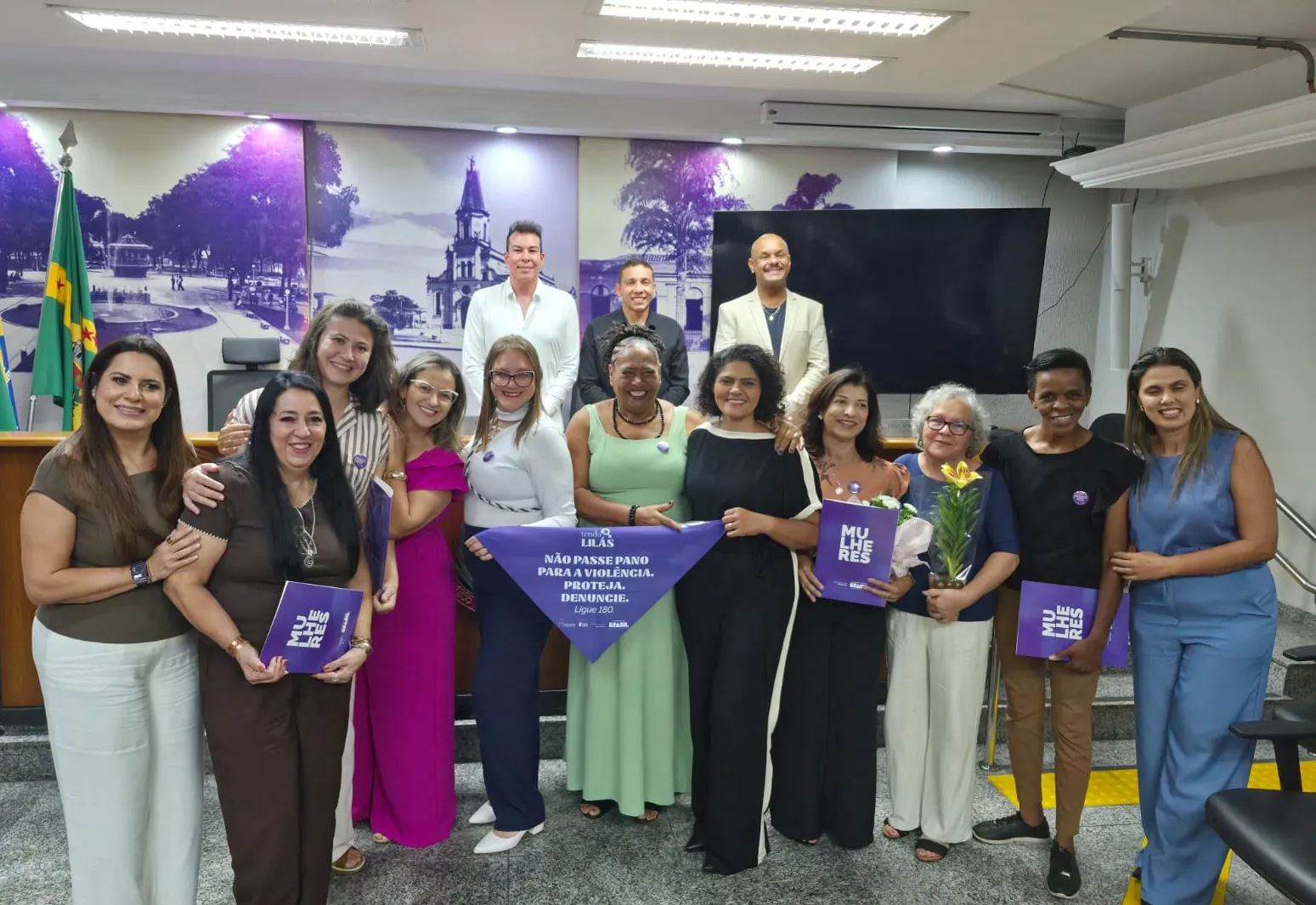 Câmara de Caçapava realiza Sessão Especial e entrega Diploma “Mulheres que Inspiram”