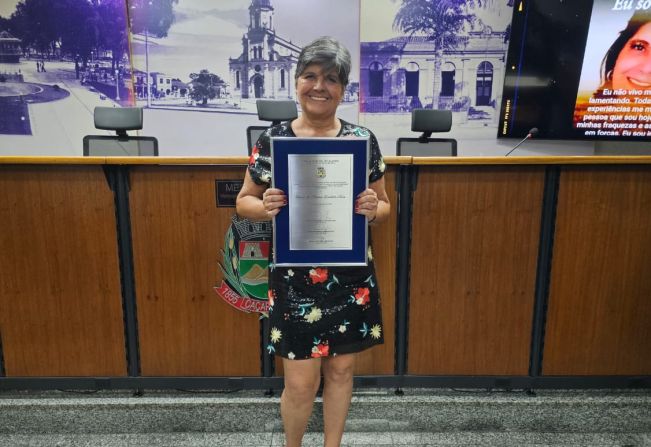 Sra Cinira de Fátima Goulart é homenageada na Câmara