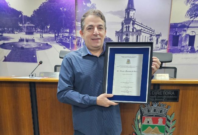 Dr Renato Parreira de Barros é homenageado na Câmara